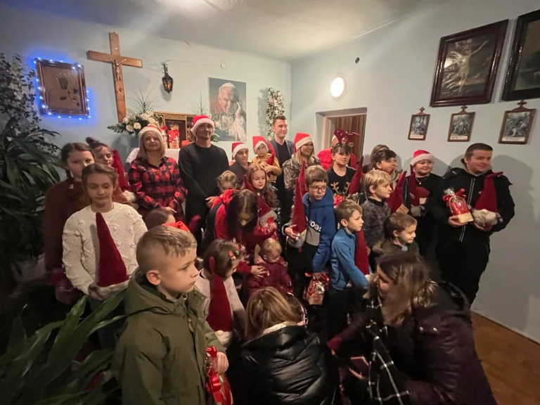 Paczki Mikołajkowe dla dzieci z Wąworkowa