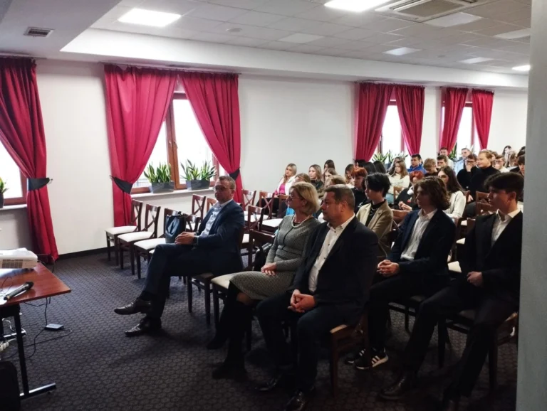 Konferencja o Młodzieżowej Przedsiębiorczości